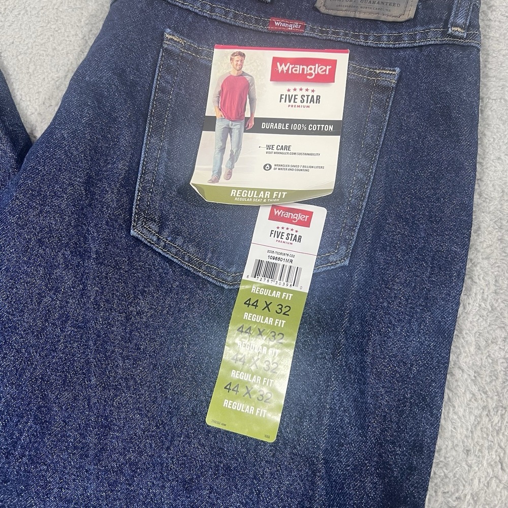 Wrangler Men's Regular Fit Dark Wash Straight Leg Flex Blue Jeans Size 44x32 NWT - Picture 2 of 8